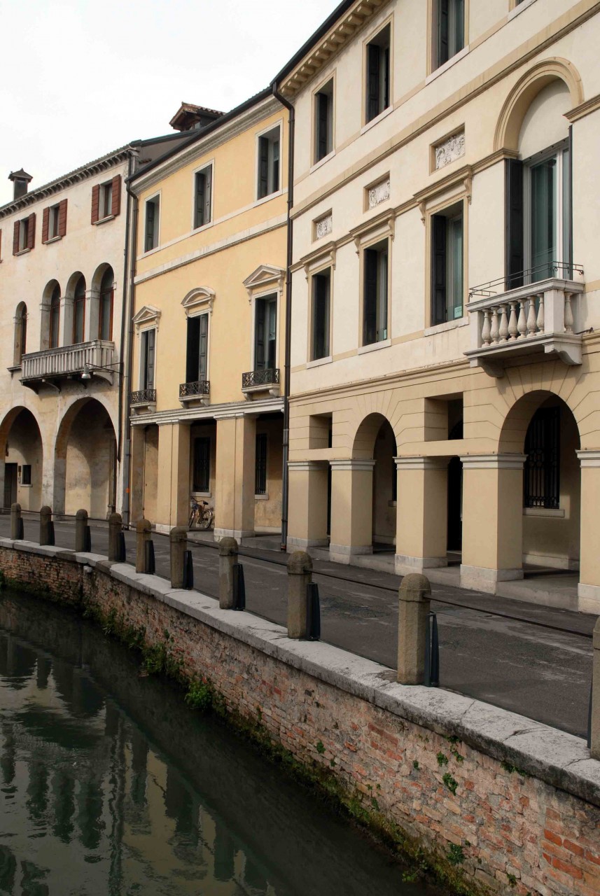 Conformità catastale e validità del trasferimento immobiliare: la Cassazione sui fabbricati “fantasma”